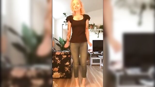 Cute blonde wet jeans Piss Pee Porn