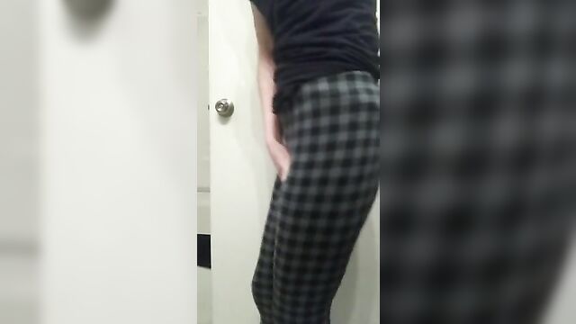 Pee in Gray Leggings Piss Pee Porn