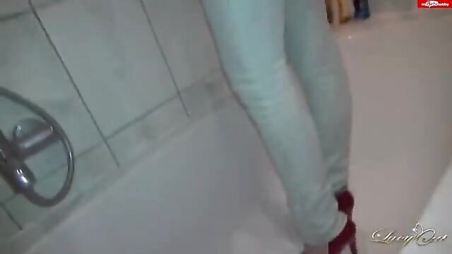 Wetting jeans In the Bath Piss Pee Porn